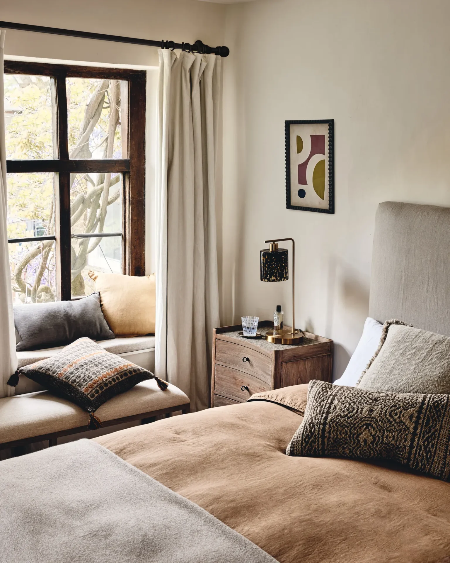 An alternative floor cushion seating setup inside a small and modern bedroom.