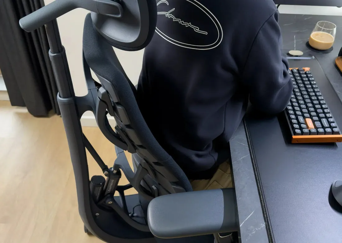 Comparing showroom testing of an ergonomic office chair with remote online measurement methods.