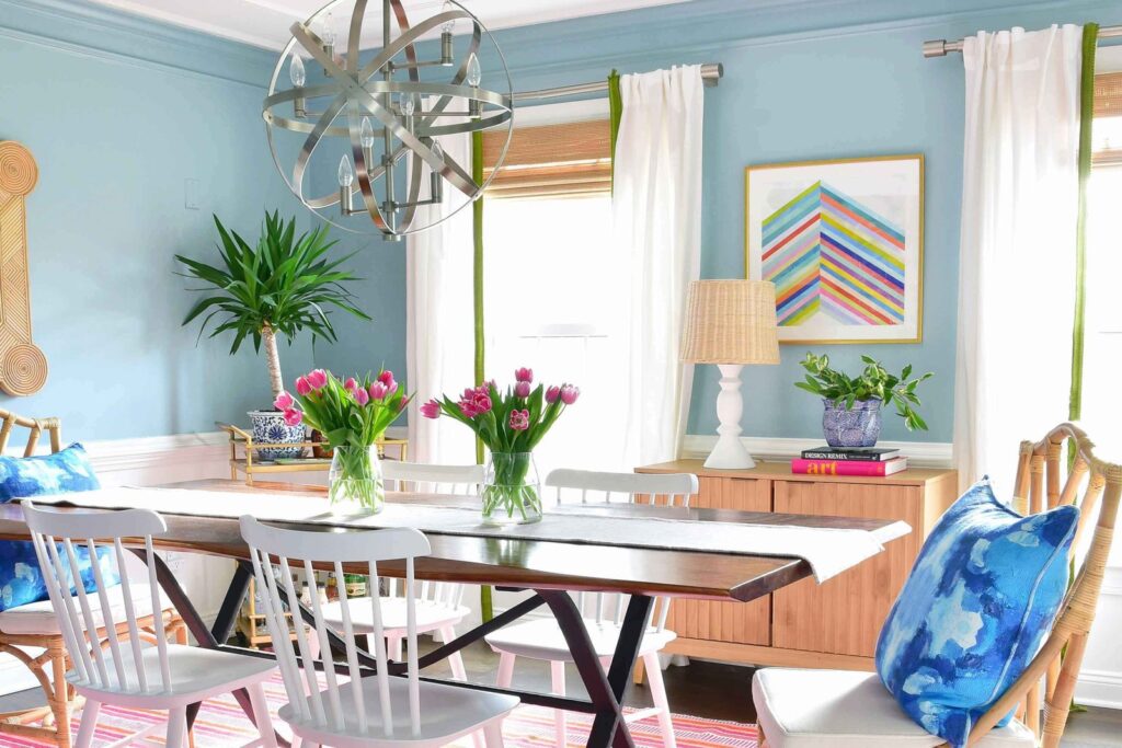 How to Describe a Dining Table: Material, Shape, and Capacity