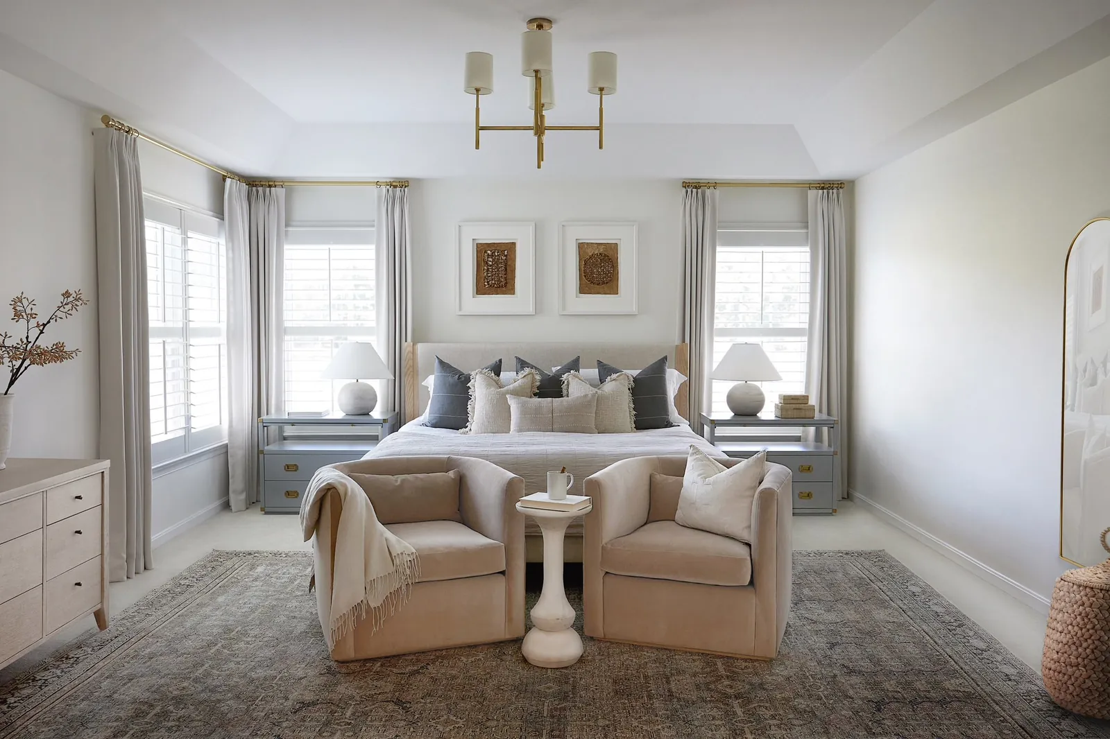 A narrow storage ottoman provides functional seating at the foot of the bed.